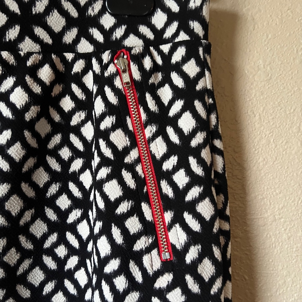 Le Lis Black and White Patterned Skirt - Made in USA - Size Medium - Picture 3 of 7